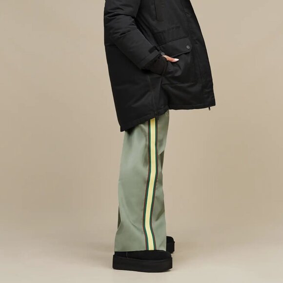 UGG Women's Classic Ultra Mini Platform - Picture 7 of 7